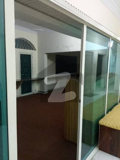 400 SQUARE YARD FIRST FLOOR AVAILABLE FOR SILENT COMMERCIAL OFFICE USED IT SOFTWARE HOUSE WAREHOUSE AVAILABLE PECHS BLOCK 2 VIP LOCATION MAIN ROAD CORNER FOR RENT