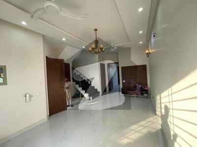 ڈی ایچ اے 9 ٹاؤن ۔ بلاک بی ڈی ایچ اے 9 ٹاؤن,ڈیفنس (ڈی ایچ اے),لاہور میں 3 کمروں کا 5 مرلہ مکان 1.05 لاکھ میں کرایہ پر دستیاب ہے۔