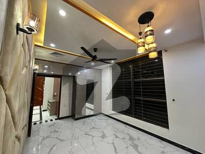 لیک سٹی میڈوز لاہور میں 3 کمروں کا 1 کنال بالائی پورشن 1.15 لاکھ میں کرایہ پر دستیاب ہے۔