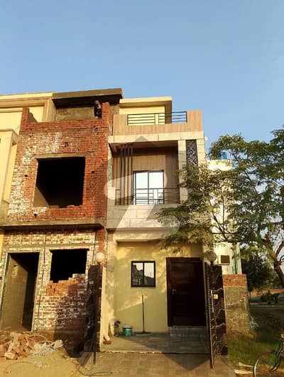 Prime Location 450 Square Feet House For sale In Rs. 6500000 Only