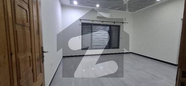 گرین ایونیو اسلام آباد میں 9 کمروں کا 1 کنال مکان 3.0 لاکھ میں کرایہ پر دستیاب ہے۔