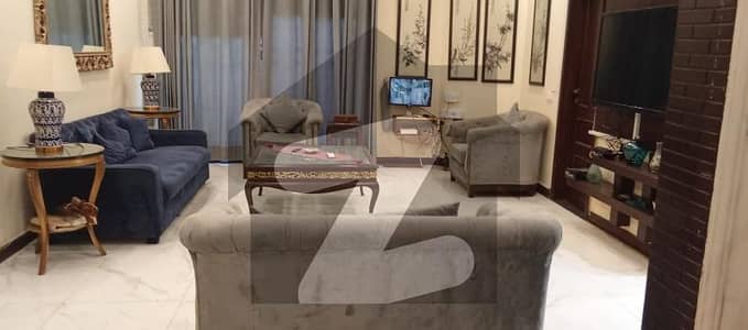 ڈیوائن گارڈنز لاہور میں 4 کمروں کا 10 مرلہ مکان 1.3 لاکھ میں کرایہ پر دستیاب ہے۔