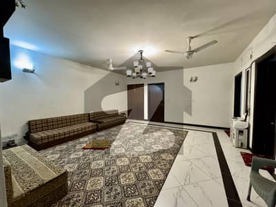 Beautiful 4 bed Drawing Lounge with Roof