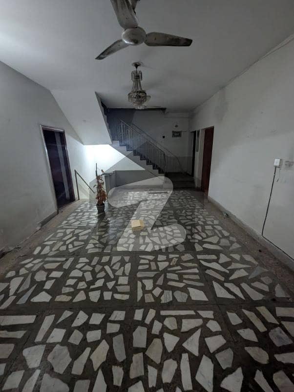 جی ۔ 10 اسلام آباد میں 2 کمروں کا 12 مرلہ بالائی پورشن 90.0 ہزار میں کرایہ پر دستیاب ہے۔