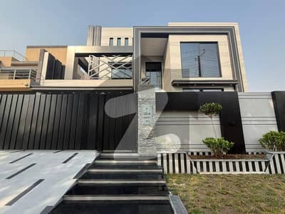 نیسپاک سکیم فیز 3 ڈیفینس روڈ,لاہور میں 8 کمروں کا 1 کنال مکان 6.3 کروڑ میں برائے فروخت۔