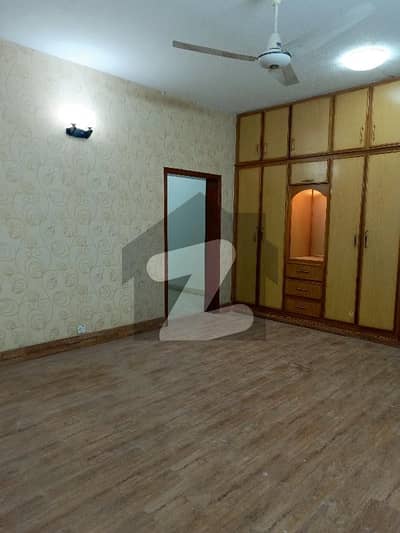 ایف ۔ 11 اسلام آباد میں 1 کنال Studio بالائی پورشن 95.0 ہزار میں کرایہ پر دستیاب ہے۔