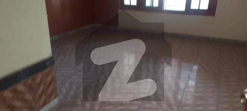 کالج روڈ ایبٹ آباد میں 8 کمروں کا 1 کنال مکان 5.9 کروڑ میں برائے فروخت۔