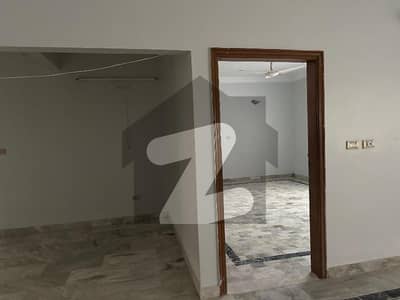 ڈی ایچ اے فیز 6 ڈی ایچ اے ڈیفینس,کراچی میں 3 کمروں کا 1 کنال بالائی پورشن 2.75 لاکھ میں کرایہ پر دستیاب ہے۔