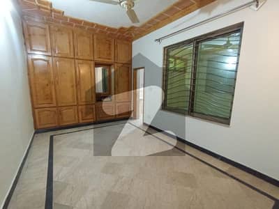 آئی ۔ 8 اسلام آباد میں 3 کمروں کا 14 مرلہ زیریں پورشن 1.6 لاکھ میں کرایہ پر دستیاب ہے۔