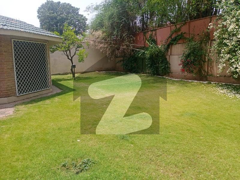 Old Demolishable House is for SALE in F-7