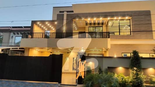 واپڈا ٹاؤن لاہور میں 7 کمروں کا 1 کنال مکان 10.5 کروڑ میں برائے فروخت۔