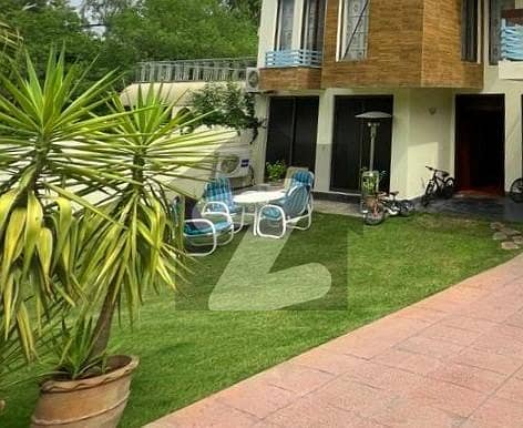 ایف ۔ 7 اسلام آباد میں 5 کمروں کا 1 کنال مکان 45.5 کروڑ میں برائے فروخت۔