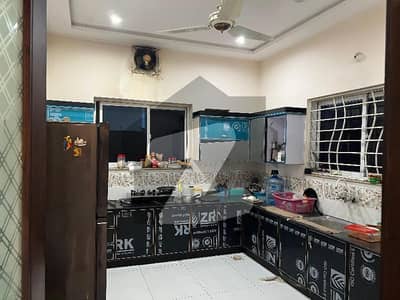 عبداللہ گارڈنز ایسٹ کینال روڈ,کینال روڈ,فیصل آباد میں 4 کمروں کا 7 مرلہ مکان 4.0 کروڑ میں برائے فروخت۔