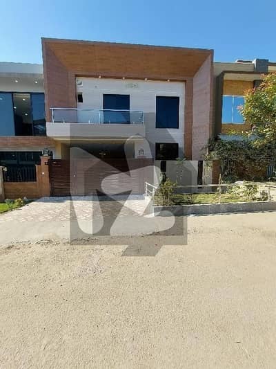 ایم پی سی ایچ ایس ۔ ملٹی گارڈنز بی ۔ 17,اسلام آباد میں 4 کمروں کا 7 مرلہ مکان 3.9 کروڑ میں برائے فروخت۔