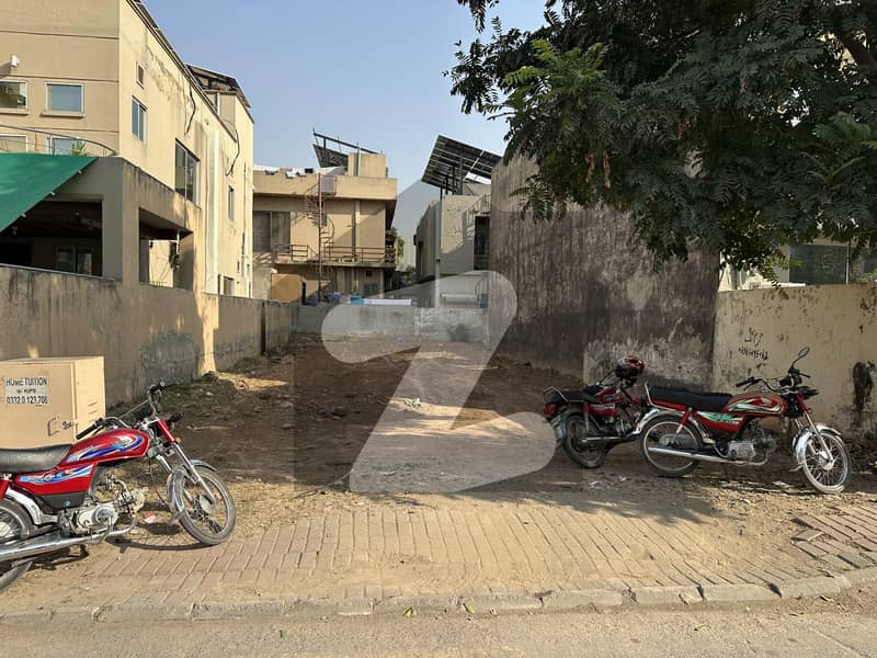 10 MARLA LEVEL PLOT PRIME LOCATION 10 MARLA LEVEL PLOT PRIME LOCATION