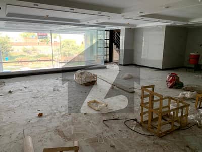 ڈی ایچ اے فیز 8 - کمرشل براڈوے ڈی ایچ اے فیز 8,ڈیفنس (ڈی ایچ اے),لاہور میں 8 مرلہ دفتر 1.5 لاکھ میں کرایہ پر دستیاب ہے۔