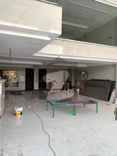 ڈی ایچ اے فیز 8 - کمرشل براڈوے ڈی ایچ اے فیز 8,ڈیفنس (ڈی ایچ اے),لاہور میں 8 مرلہ دفتر 4.5 لاکھ میں کرایہ پر دستیاب ہے۔