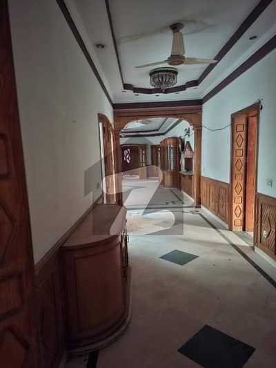 گارڈن ٹاؤن لاہور میں 7 کمروں کا 1 کنال مکان 7.5 لاکھ میں کرایہ پر دستیاب ہے۔