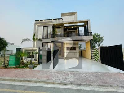 بحریہ ٹاؤن سیکٹر ای بحریہ ٹاؤن,لاہور میں 6 کمروں کا 10 مرلہ مکان 3.0 کروڑ میں برائے فروخت۔