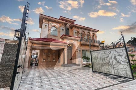 ڈی ایچ اے فیز 7 - بلاک یو فیز 7,ڈیفنس (ڈی ایچ اے),لاہور میں 5 کمروں کا 1 کنال مکان 6.45 کروڑ میں برائے فروخت۔