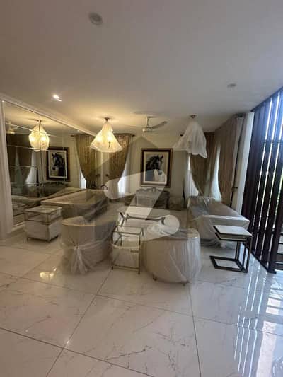 ڈی ایچ اے فیز 8 ڈی ایچ اے ڈیفینس,کراچی میں 5 کمروں کا 1 کنال مکان 22.0 کروڑ میں برائے فروخت۔