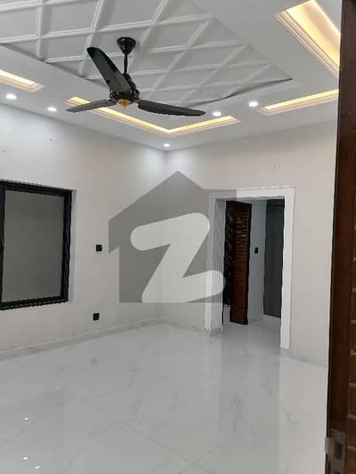 چکلالہ سکیم 3 چکلالہ سکیم,راولپنڈی میں 5 کمروں کا 16 مرلہ مکان 8.0 کروڑ میں برائے فروخت۔