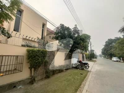 عسکری 9 عسکری,لاہور میں 3 کمروں کا 10 مرلہ مکان 1.25 لاکھ میں کرایہ پر دستیاب ہے۔
