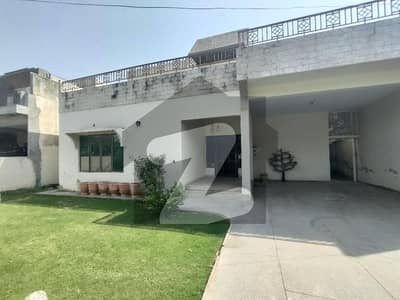 01-Kanal 4-Bedroom's Old House Available for Sale in St John Park Lahore Cantt.