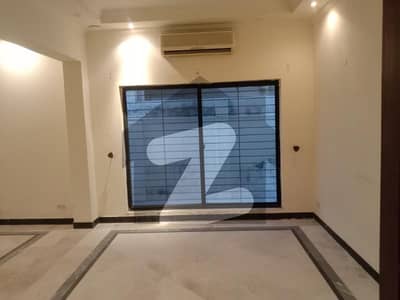 ڈی ایچ اے فیز 3 - بلاک ڈبلیو فیز 3,ڈیفنس (ڈی ایچ اے),لاہور میں 1 کنال مکان 6.8 کروڑ میں برائے فروخت۔