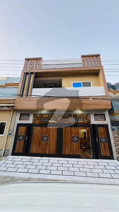 حیات آباد فیز 6 - ایف6 حیات آباد فیز 6,حیات آباد,پشاور میں 8 کمروں کا 5 مرلہ مکان 3.9 کروڑ میں برائے فروخت۔