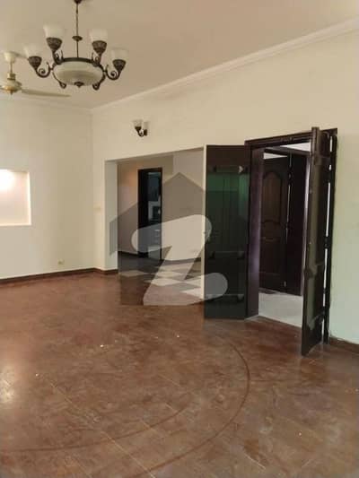 10 Marla 3 Bedroom House available for Rent