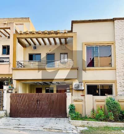 بحریہ ٹاؤن فیز 8 ۔ سفاری ویلی بحریہ ٹاؤن فیز 8,بحریہ ٹاؤن راولپنڈی,راولپنڈی میں 4 کمروں کا 7 مرلہ مکان 2.3 کروڑ میں برائے فروخت۔