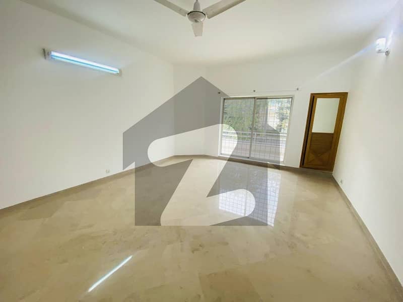 ایف ۔ 7 اسلام آباد میں 5 کمروں کا 1 کنال مکان 7.0 لاکھ میں کرایہ پر دستیاب ہے۔