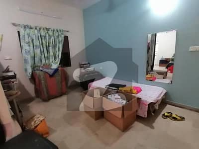 House In Gulistan-E-Jauhar - Block 7 Sized 240 Square Yards Is Available