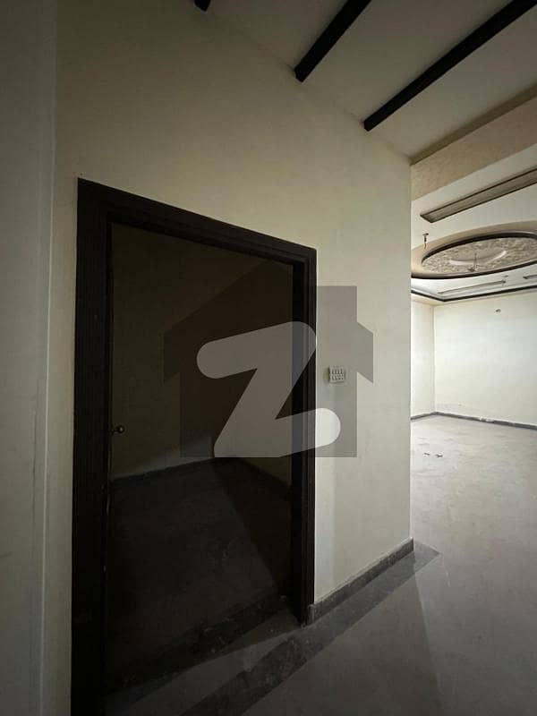 زکریا ٹاؤن ملتان میں 4 کمروں کا 10 مرلہ مکان 60.0 ہزار میں کرایہ پر دستیاب ہے۔