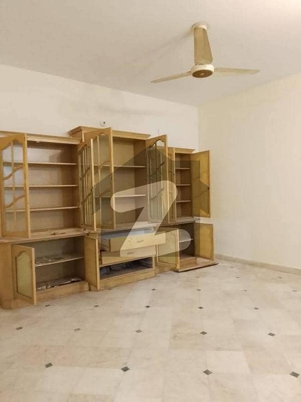 جی ۔ 11 اسلام آباد میں 3 کمروں کا 1 کنال زیریں پورشن 1.3 لاکھ میں کرایہ پر دستیاب ہے۔ جی ۔ 11 اسلام آباد میں 3 کمروں کا 1 کنال زیریں پورشن 1.3 لاکھ میں کرایہ پر دستیاب ہے۔