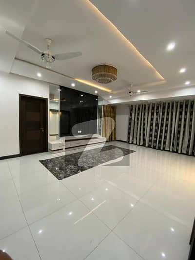 ای ایم ای سوسائٹی لاہور میں 5 کمروں کا 1 کنال مکان 3.1 لاکھ میں کرایہ پر دستیاب ہے۔