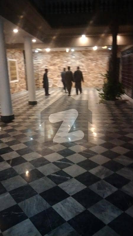 رشید آباد ملتان میں 5 کمروں کا 18 مرلہ مکان 80.0 ہزار میں کرایہ پر دستیاب ہے۔