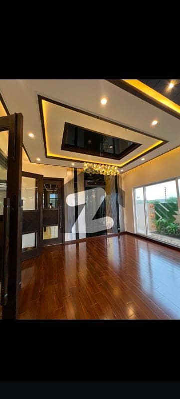 1 Kanal Modern House Available On Prime Location