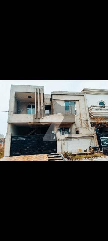 ستیانہ روڈ فیصل آباد میں 4 کمروں کا 5 مرلہ مکان 1.25 کروڑ میں برائے فروخت۔ ستیانہ روڈ فیصل آباد میں 4 کمروں کا 5 مرلہ مکان 1.25 کروڑ میں برائے فروخت۔