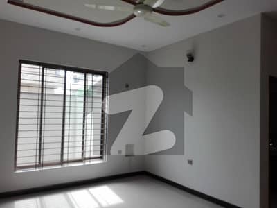 Prime Location Lalazar Estate Housing Society 8 Marla House Up For rent