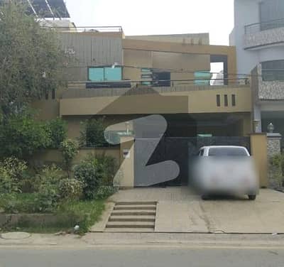 A Well Designed House Is Up For Sale In An Ideal Location In Lahore