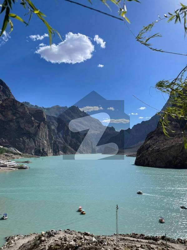 عطا آباد ہنزہ میں 8 کنال کمرشل پلاٹ 20.0 کروڑ میں برائے فروخت۔