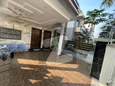 12 Marla Corner Old House Available For Sale In Valencia Town Lahore