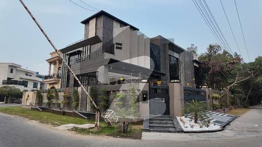 این ایف سی 1 لاہور میں 5 کمروں کا 1 کنال مکان 10.25 کروڑ میں برائے فروخت۔