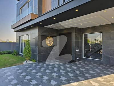 ڈی ایچ اے فیز 7 ڈیفنس (ڈی ایچ اے),لاہور میں 5 کمروں کا 1 کنال مکان 3.55 لاکھ میں کرایہ پر دستیاب ہے۔