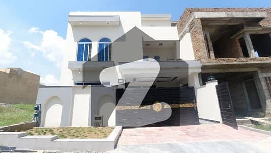 ممتاز سٹی اسلام آباد میں 5 کمروں کا 8 مرلہ مکان 3.2 کروڑ میں برائے فروخت۔