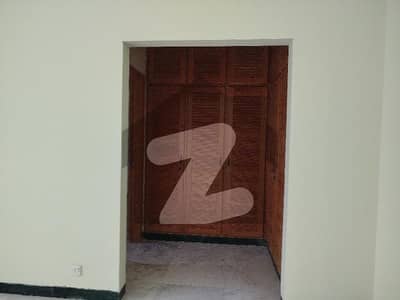 ای ۔ 11 اسلام آباد میں 8 کمروں کا 1 کنال مکان 4.5 لاکھ میں کرایہ پر دستیاب ہے۔