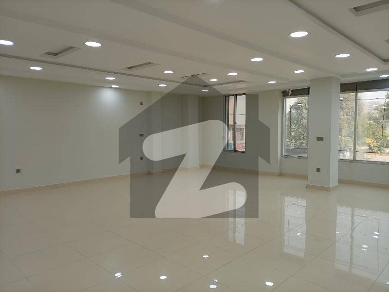 G 10 Ground floor space for rent