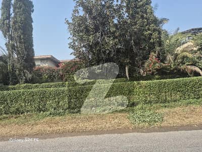 A DECENT HOUSE 977 SQYRDS/ CORNER/ DOUBLE UNIT/ F-8 IS AVAILABLE FOR SALE. A DECENT HOUSE 977 SQYRDS/ CORNER/ DOUBLE UNIT/ F-8 IS AVAILABLE FOR SALE.